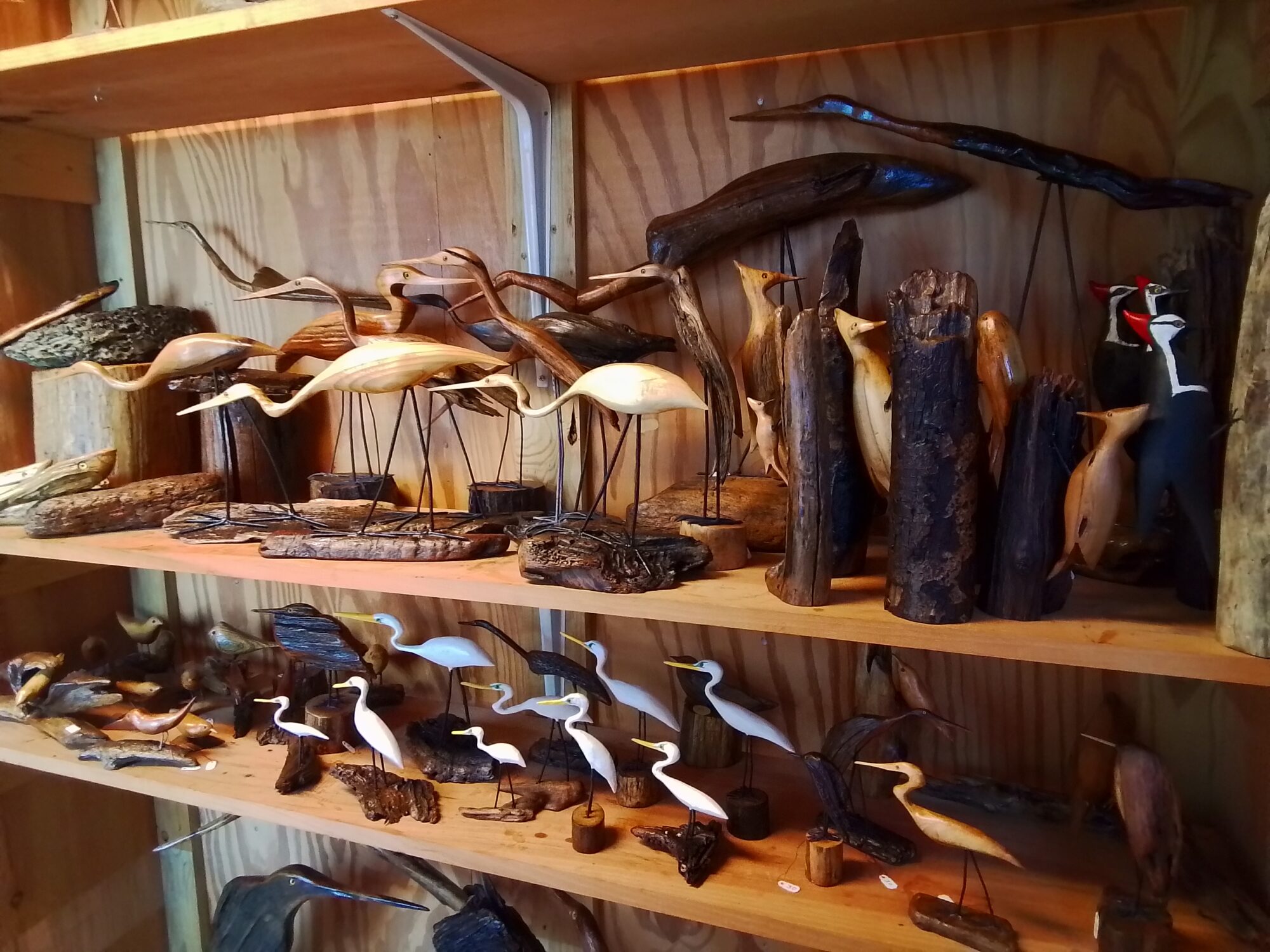 Driftwood artist among many artisans and vendors at LRNow's Holiday